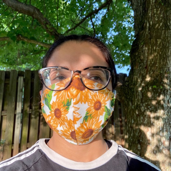 Adjustable face mask with filter pocket - Picture 3 of 4